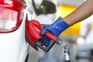 Gasolina tem leve queda pela 2ª semana seguida; preço do etanol cai após oito altas
