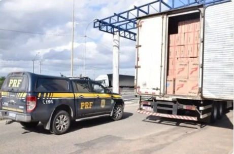 PRF faz maior apreensão de cigarros contrabandeados no país neste ano em Feira de Santana