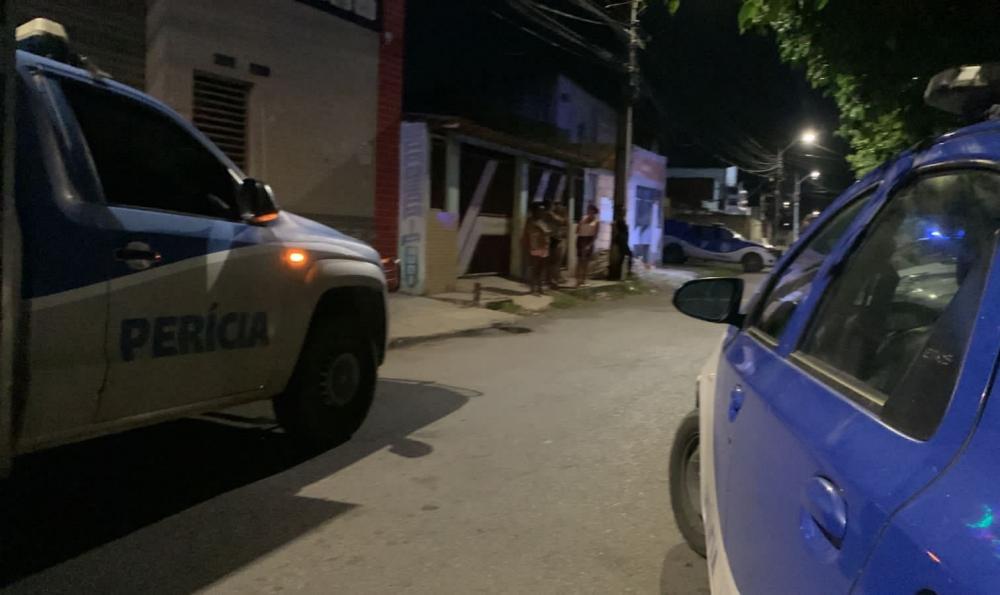 Homem é assassinado a tiros no bairro Pedra do Descanso
