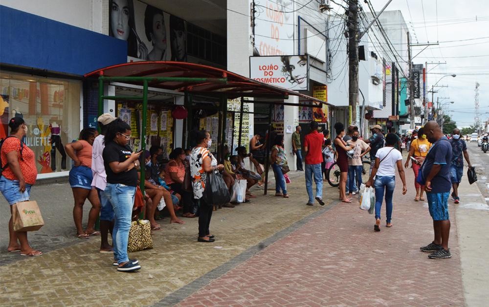 Comércio de Feira funciona em horário especial para o Natal