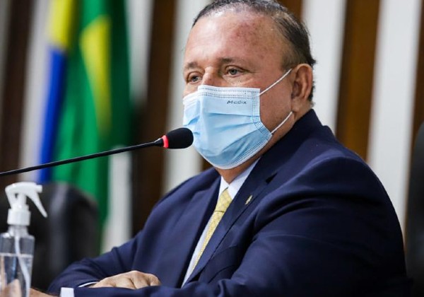 Adolfo Menezes assume governo estadual nos últimos dias da gestão