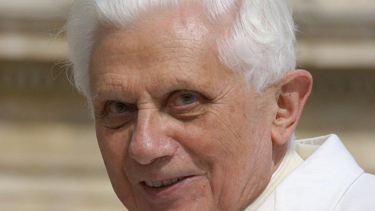 Papa emérito Bento XVI morre aos 95 anos