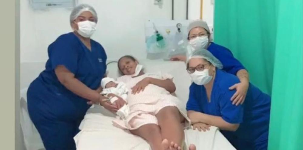 Primeiro bebê feirense de 2023 nasceu às 00h14 de parto normal