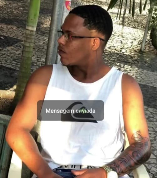 Jovem tem corpo crivado de balas em casa abandonada no Tomba