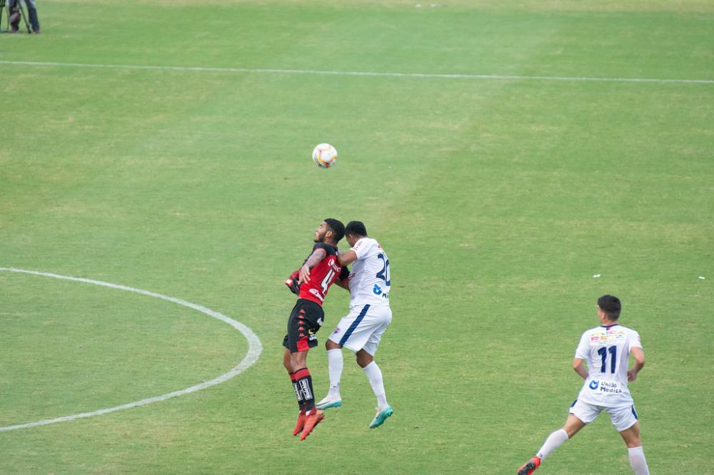 Bahia de Feira e Vitória estreiam com empate no Baianão