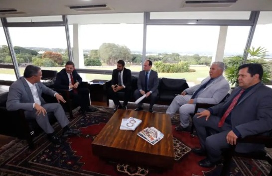 Ministro Rui Costa recebe prefeitos baianos e promete articulação contra queda de receita em 101 municípios da Bahia