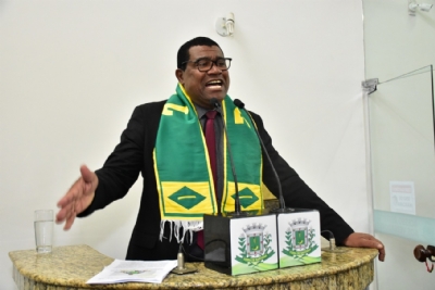 Prefeito Colbert nomeia filho do vereador Paulão para cargo em seu gabinete.