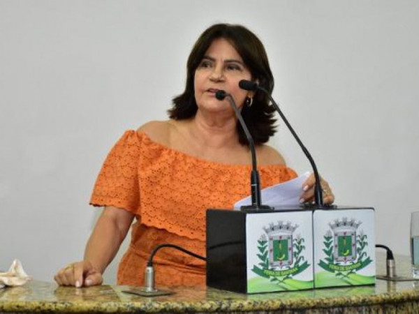 Servidor da Câmara recebe salário de até 50 mil reais afirma Eremita Mota