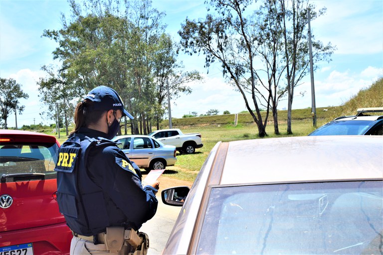 Em 2022, PRF na Bahia flagrou mais de 13.000 pessoas sem cinto de segurança nas rodovias federais que cortam o estado