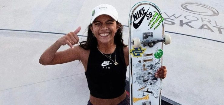 Rayssa Leal vence torneio nos Emirados Árabes e se torna campeã mundial de skate street