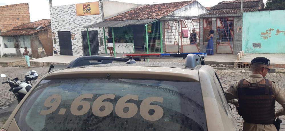 Jovem é assassinado dentro de residência no bairro Conceição