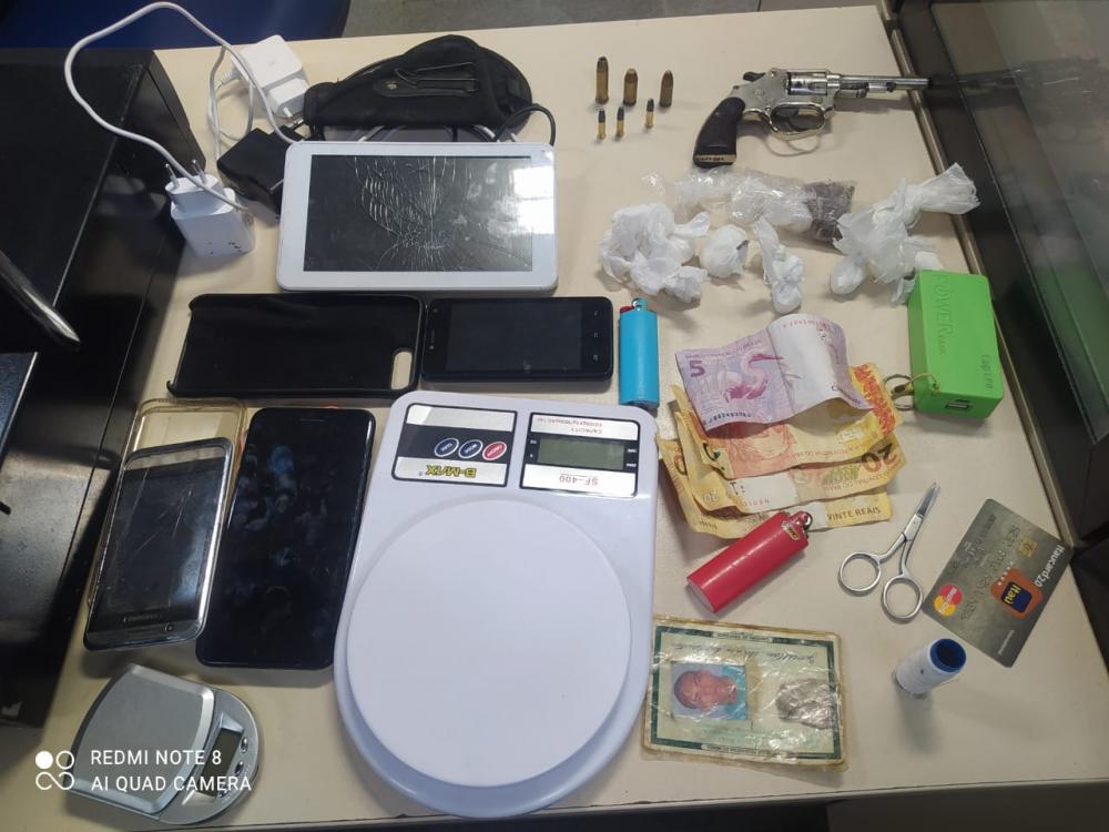 PM recupera motocicletas e apreende drogas dentro de imóvel no limoeiro 