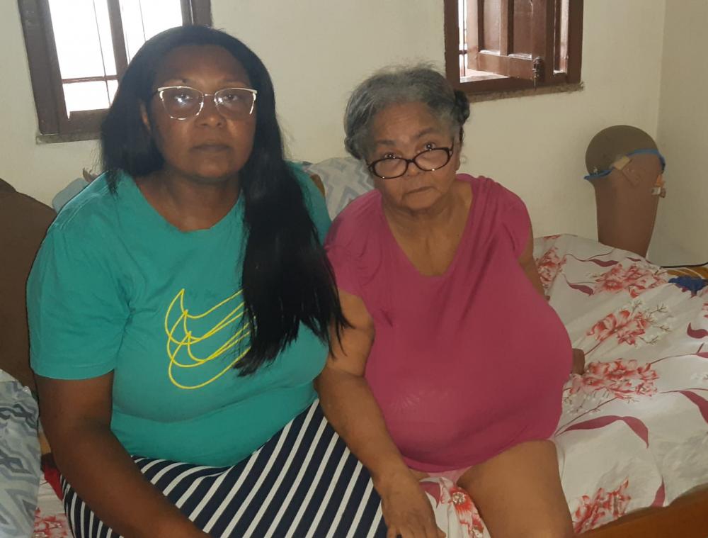 Idosa que teve perna amputada após acidente com ônibus da empresa Rosa passa por dificuldade financeira 