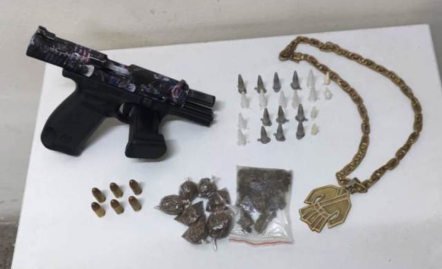 PM apreende arma e drogas em Saubara