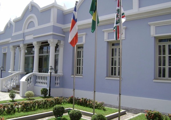 Justiça determina reintegração de assessora da Câmara de Vereadores