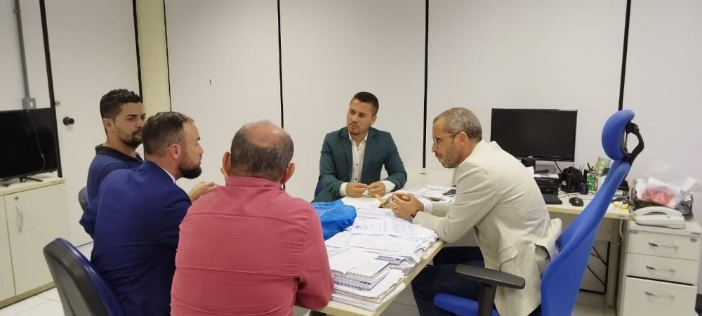 Comissão e defesa dos direitos dos animais vão a delegacia pedir atenção a fatos filados a maus tratos de animais em Feira de Santana