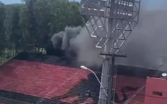 Incêndio atinge bar dentro no Barradão, estádio do Vitória