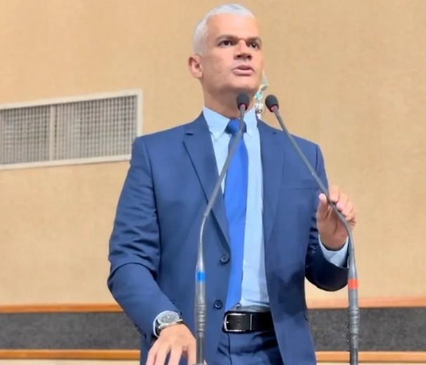 Projeto de deputado feirense pode reduzir valor da tarifa de esgoto e obrigar Embasa a pavimentar ruas em que realizar intervenções