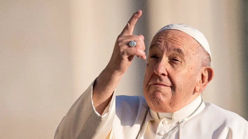 Papa anuncia que pode rever celibato: 