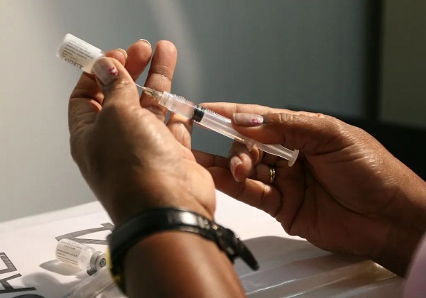 Sesab rebate prefeitura de Feira de Santana e nega falta de seringas para cobertura vacinal