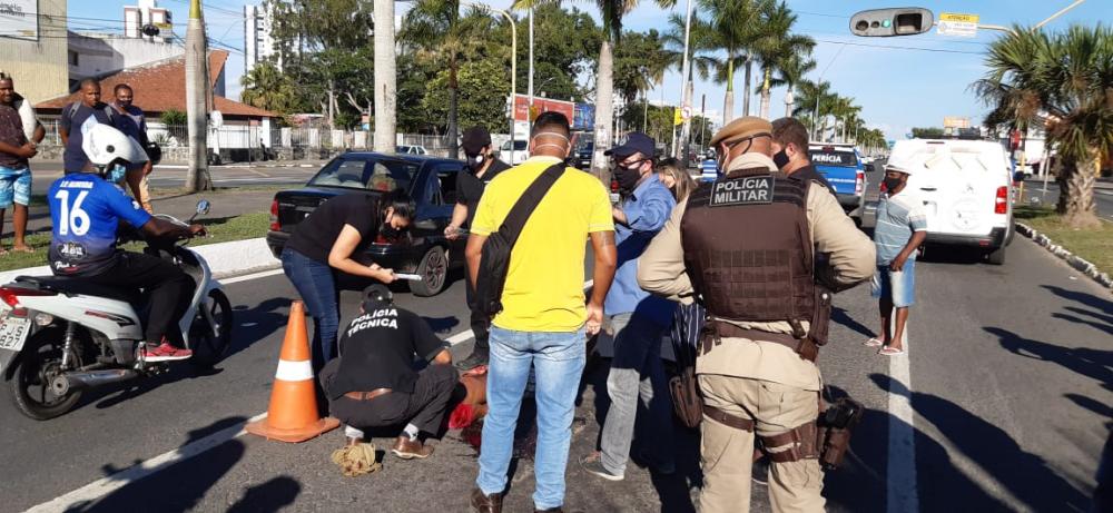 Vendedor de água assassinado em sinaleira.