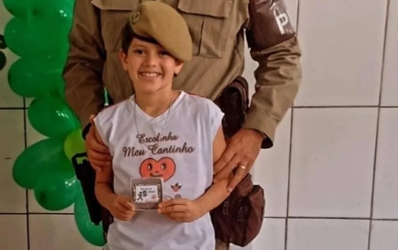 Filho de policial morrer após disparo acidental com arma do pai