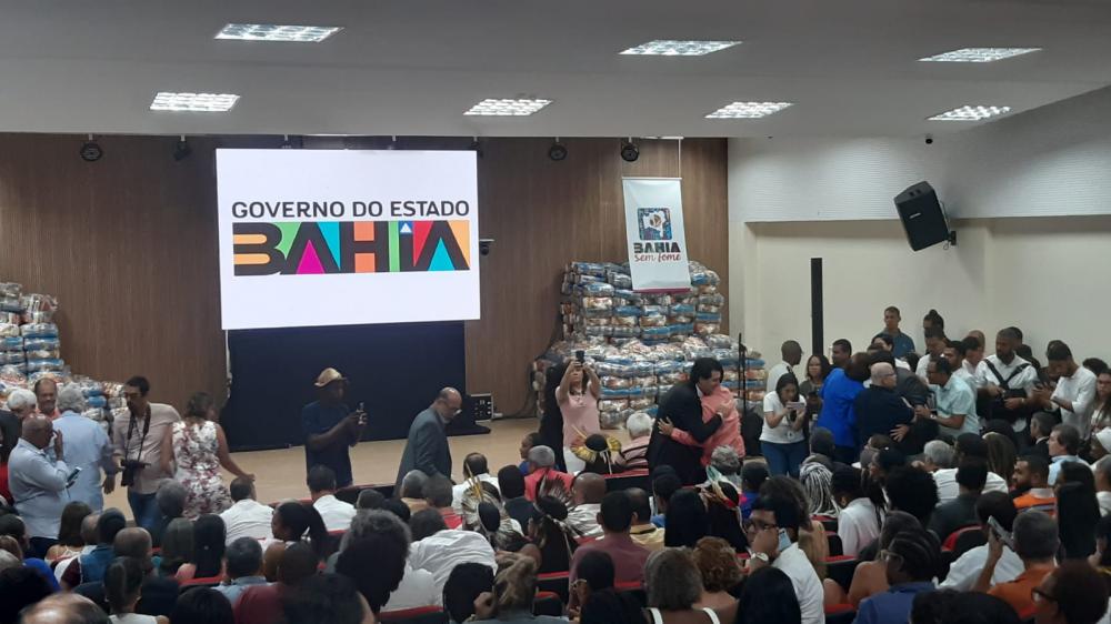 Governador lança programa Bahia sem Fome