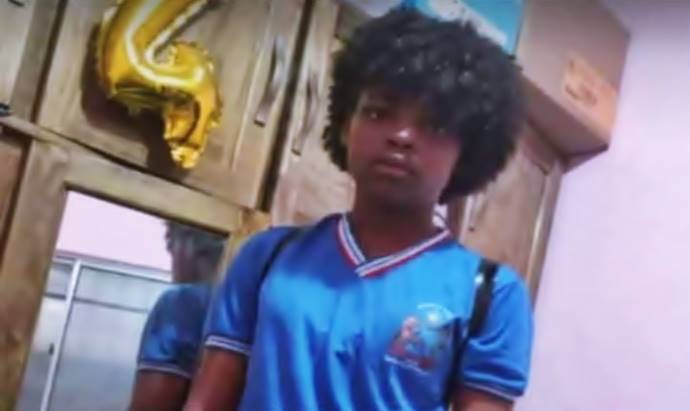 Adolescente de 15 anos foge para o distrito de humildes após ser surrada pela mãe.