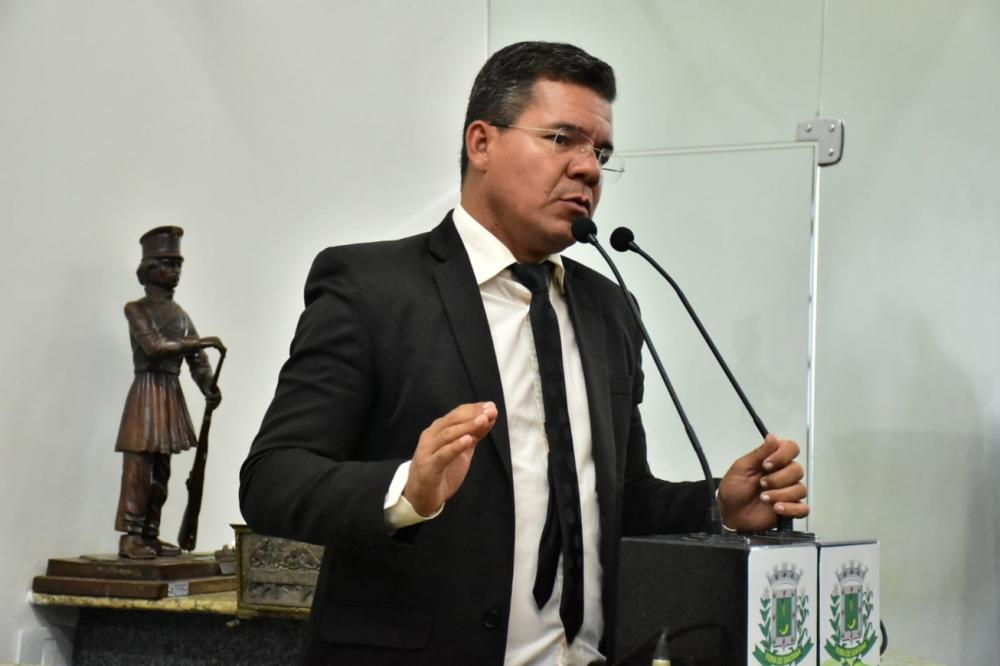 Interrupção de sistema deixa dezenas de pessoas nas filas, por consulta, em unidade municipal de saúde