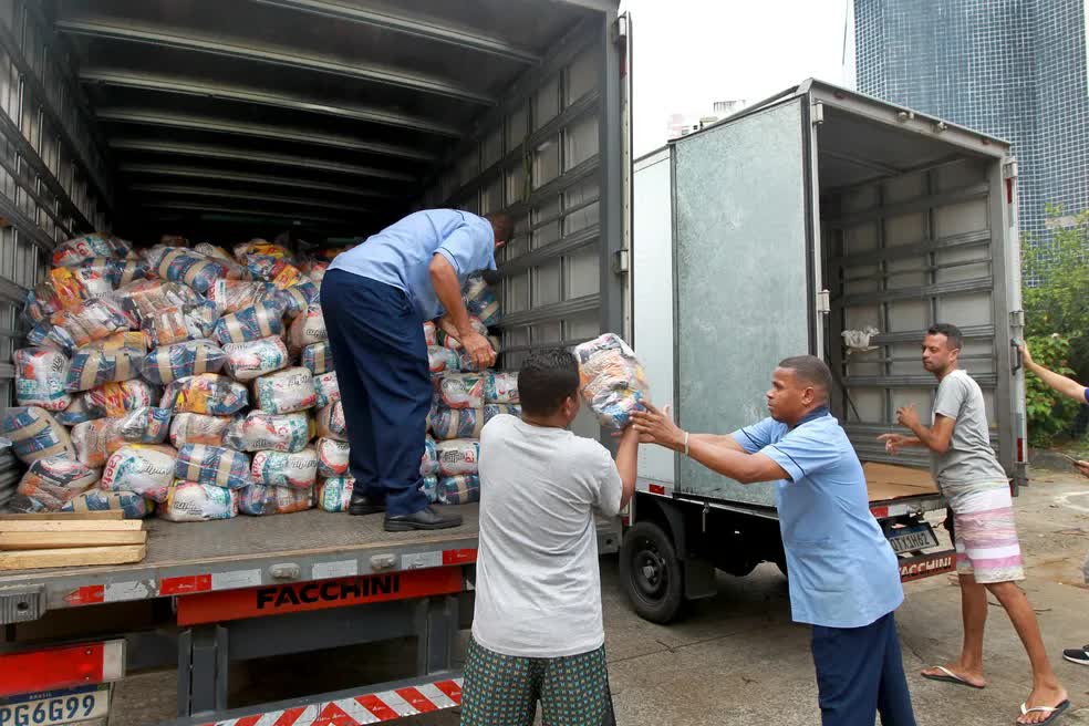 Programa Bahia Sem Fome recebe 20 toneladas de feijão em primeira doação