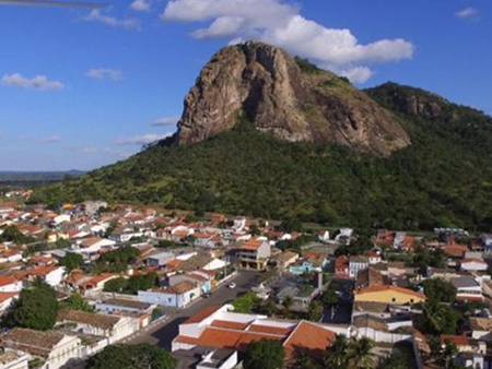 Prefeito de Tanquinho é punido por contratações irregulares de servidores