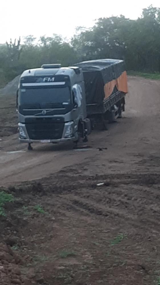Caminhoneiro é assaltado em estacionamento de posto na Br 116 em Feira de Santana