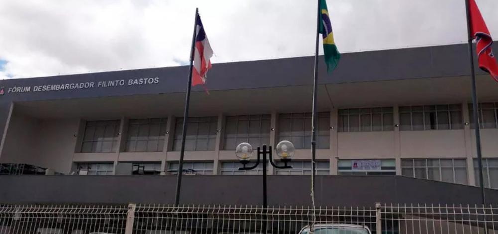 Médico acusado de matar ex-companheira e abandonar corpo em rodovia vai a júri popular em Feira de Santana