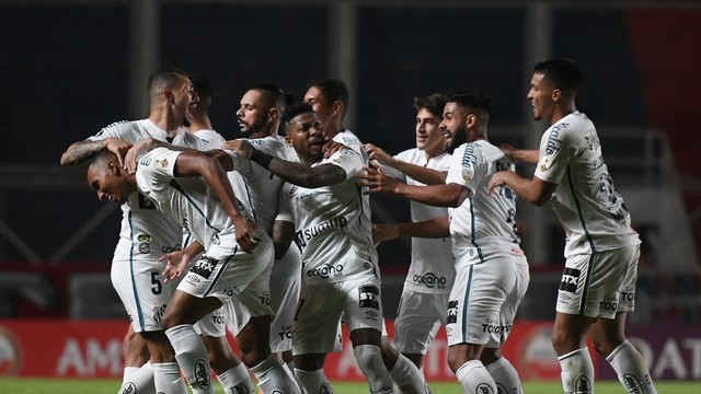 Santos vence San Lorenzo e se aproxima de fase de grupos da Libertadores