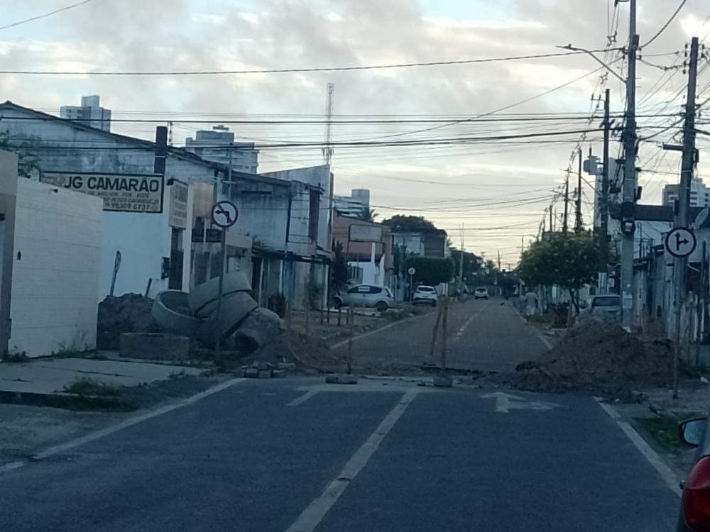 Moradores do bairro Brasília reclamam de transtorno causado por obras na região 