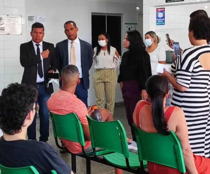 Vereadores de oposição teriam sido barrados ao tentar fiscalizar farmácia da Policlínica do Feira X