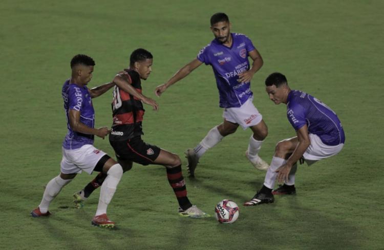 Vitória não joga bem e perde para Doce Mel no Barradão