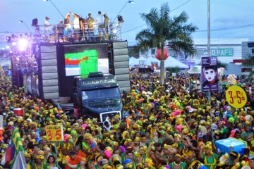Terceiro dia da Micareta tem tradicional Bloco Lá vem Elas, Timbalada, Solange Almeida 