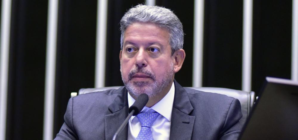 Lira pressiona líderes de partidos para controlar baixarias na Câmara