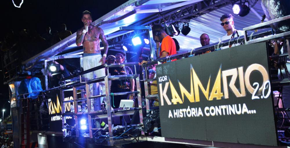 Kannário chegou e arrastou uma multidão pela avenida