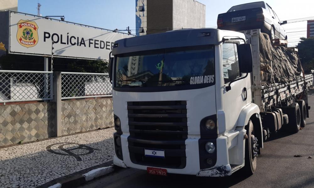 Droga é apreendida em carga de ração para peixe em Feira de Santana