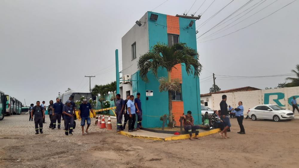 Funcionários da empresa Rosa paralisam atividades em Feira de Santana 