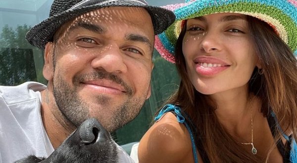 Ex-esposa de Daniel Alves estaria sendo paga para adiar divórcio