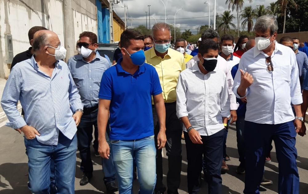 Acm Neto visita obras de Colbert em Feira e Santana