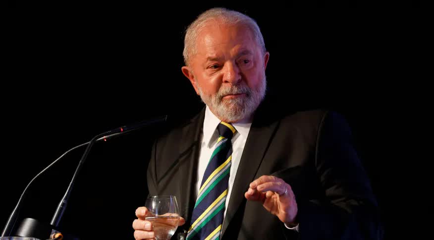 Lula chega a Londres para coroação de rei Charles III