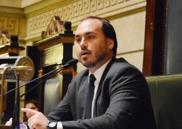 Carlos Bolsonaro recebeu R$ 91 mil em depósitos sem origem, aponta MP