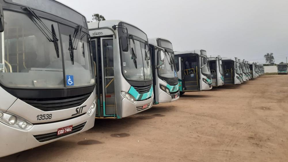 Trabalhadores da empresa Rosa paralisam as atividades neste sábado (6)