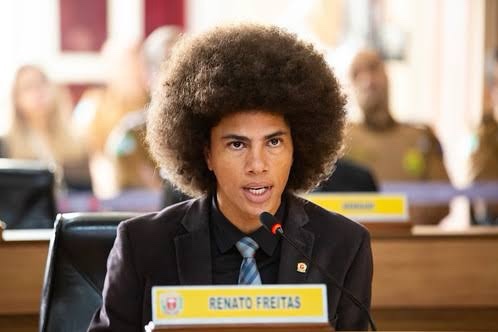 Deputado acusa PF de racismo após ser revistado durante voo no Paraná