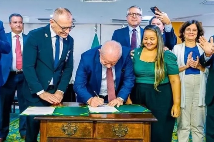 Lula sanciona lei que destina R$ 7,3 bilhões para pagar piso da enfermagem 