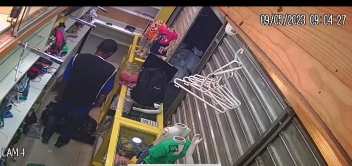 Homem é flagrado furtando durante operação da Receita Federal no Feiraguay